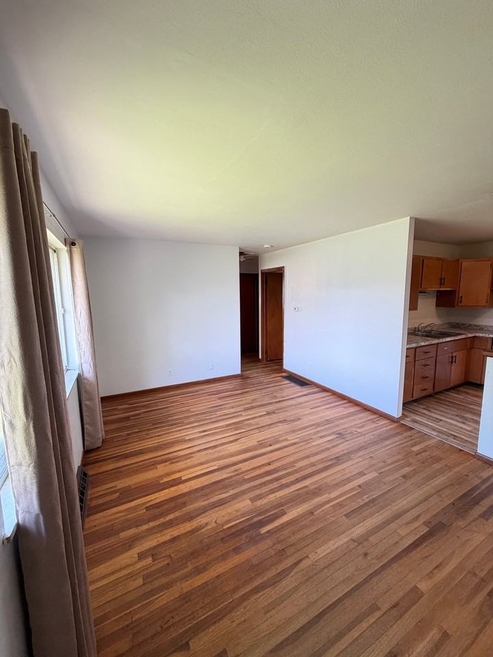 2244 Northridge Ln - Photo 2 of 8
