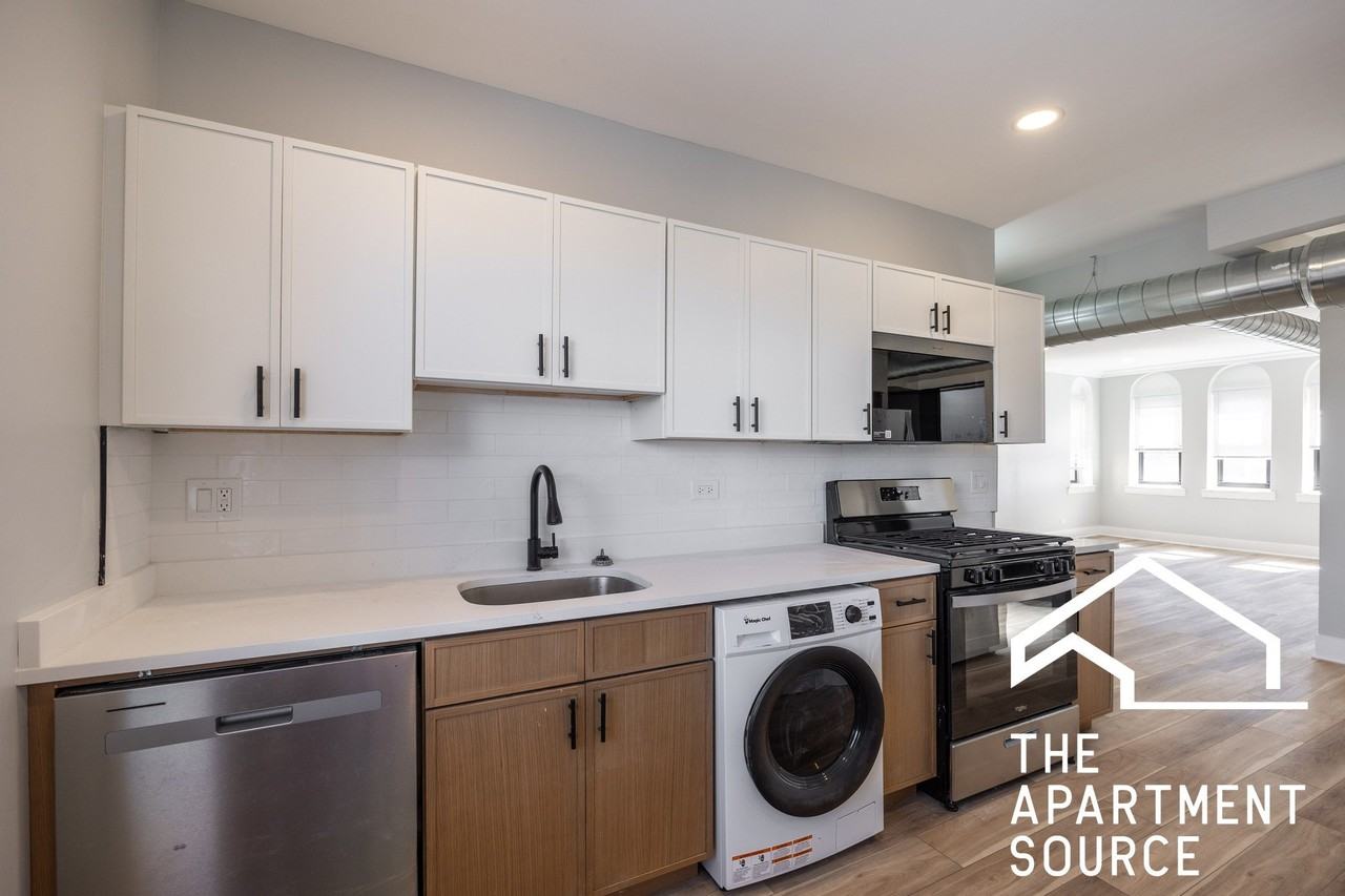 6148 N Francisco Ave #3C