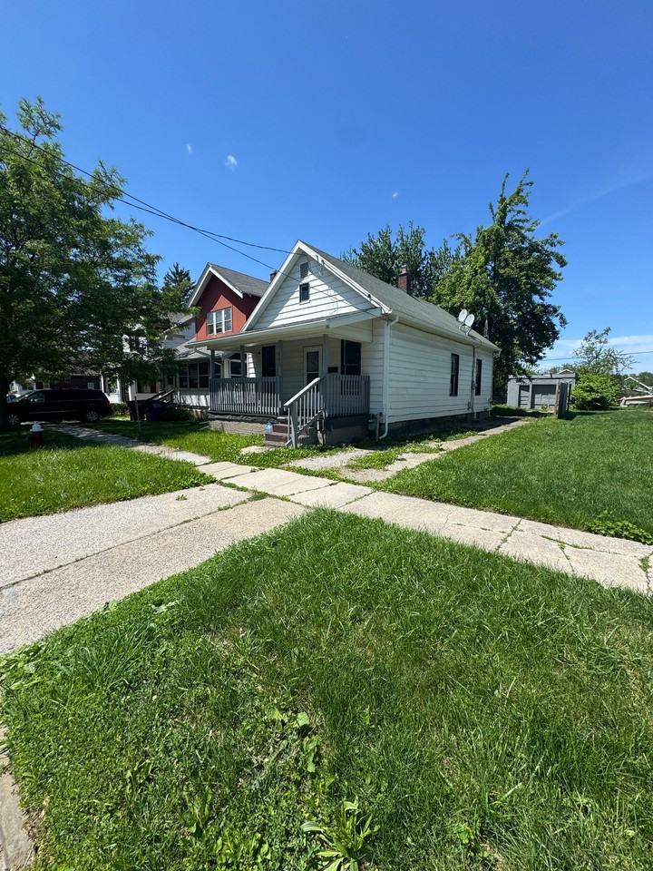 703 Ashwood Ave - Photo 2 of 9