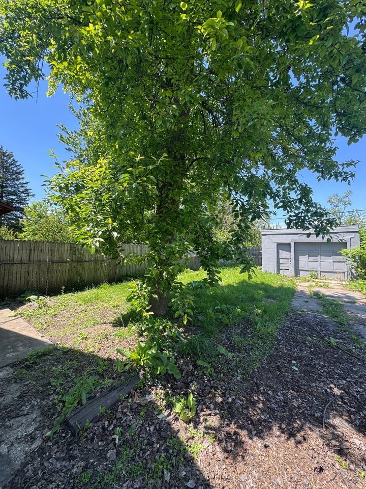 703 Ashwood Ave - Photo 3 of 9