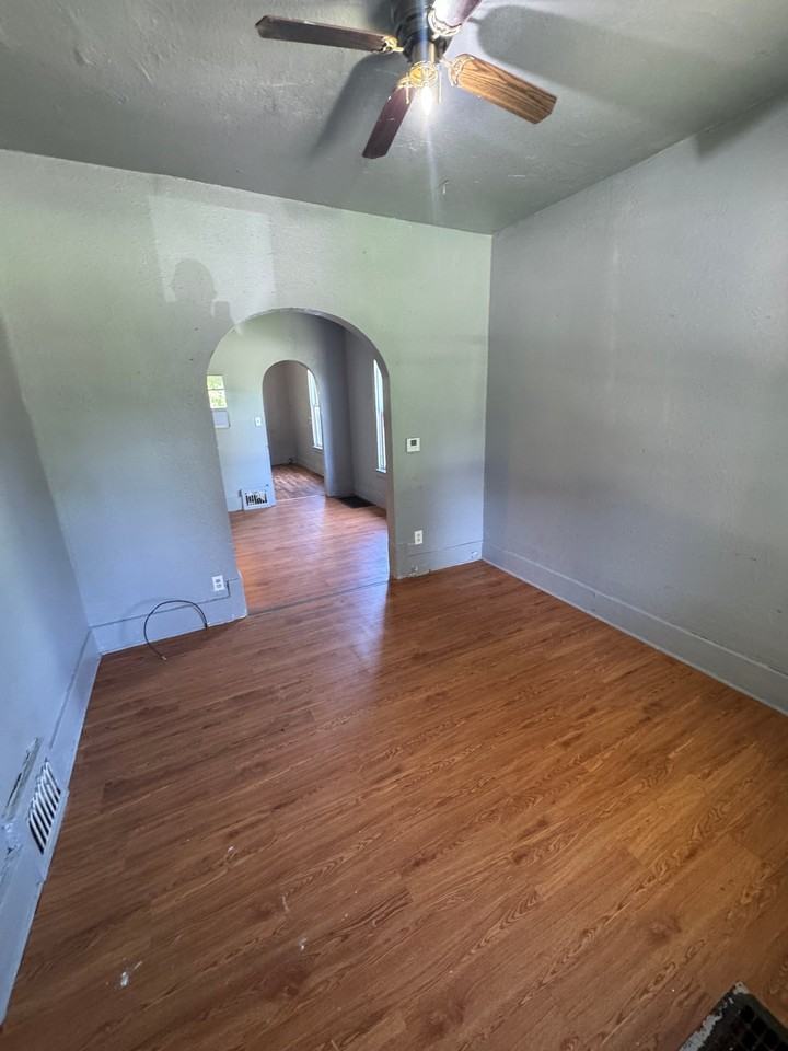 703 Ashwood Ave - Photo 4 of 9