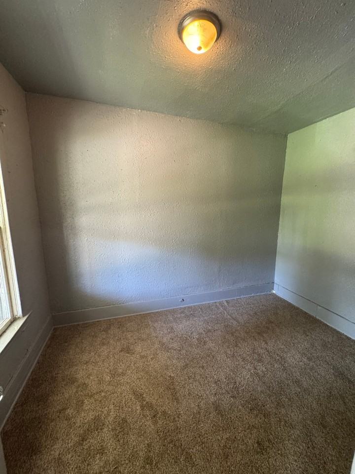 703 Ashwood Ave - Photo 5 of 9