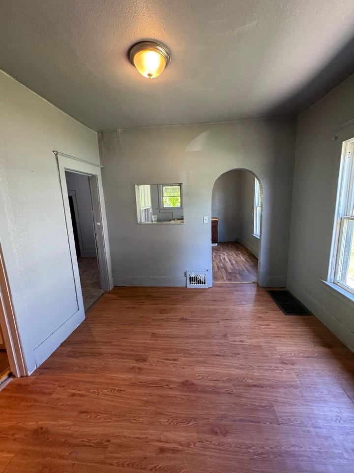 703 Ashwood Ave - Photo 6 of 9