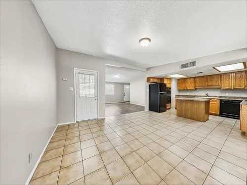 8831 W Northview Ave - Photo 4 of 16