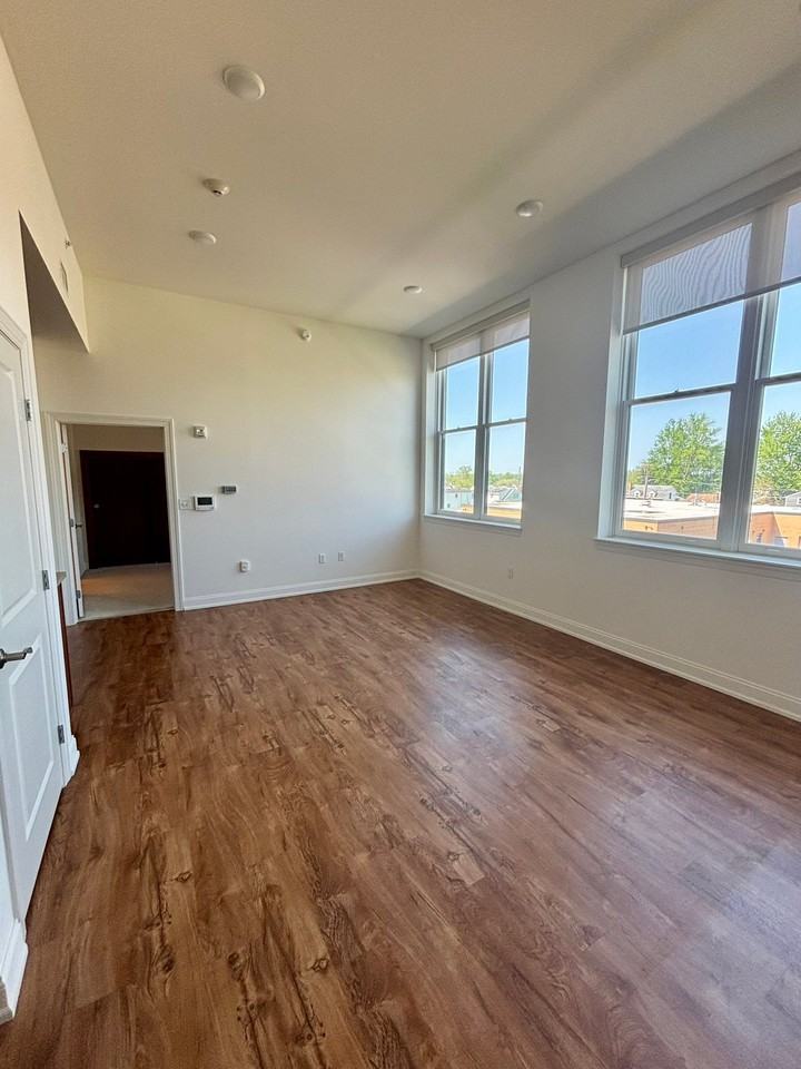 591 Terrace Blvd #210 - Photo 4 of 9