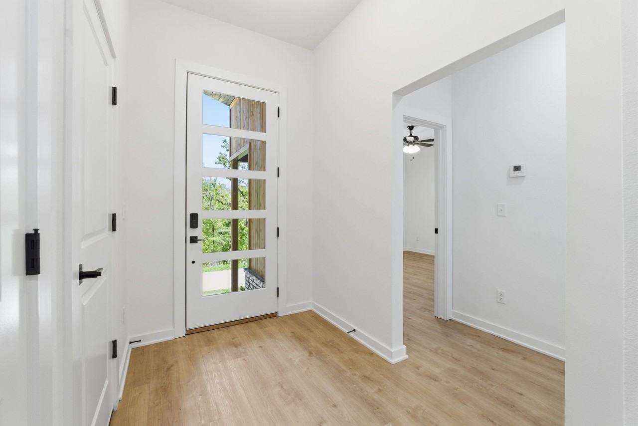 59 Cromarty Dr - Photo 4 of 20