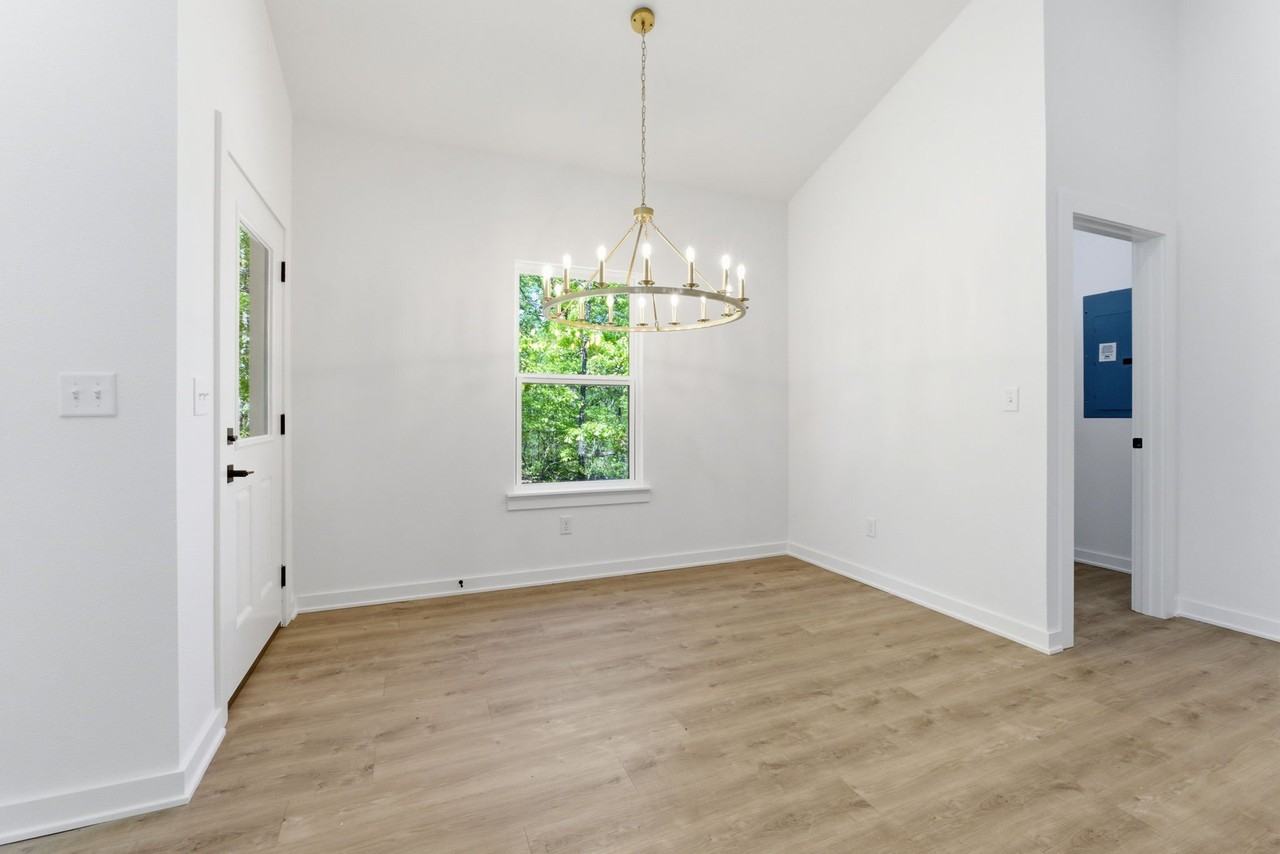 59 Cromarty Dr - Photo 6 of 20
