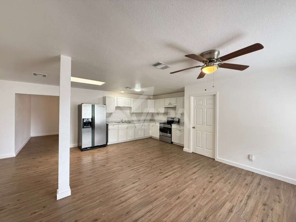 6407 Greencastle St - Photo 4 of 20