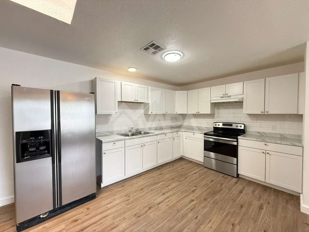 6407 Greencastle St - Photo 5 of 20