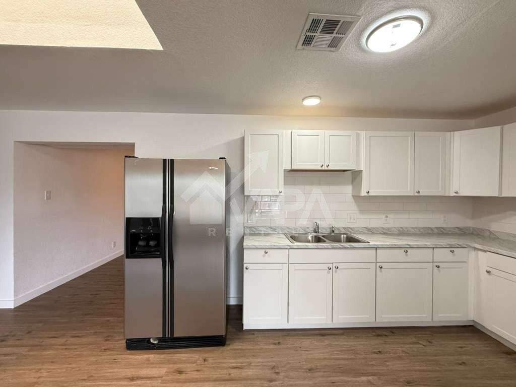 6407 Greencastle St - Photo 6 of 20