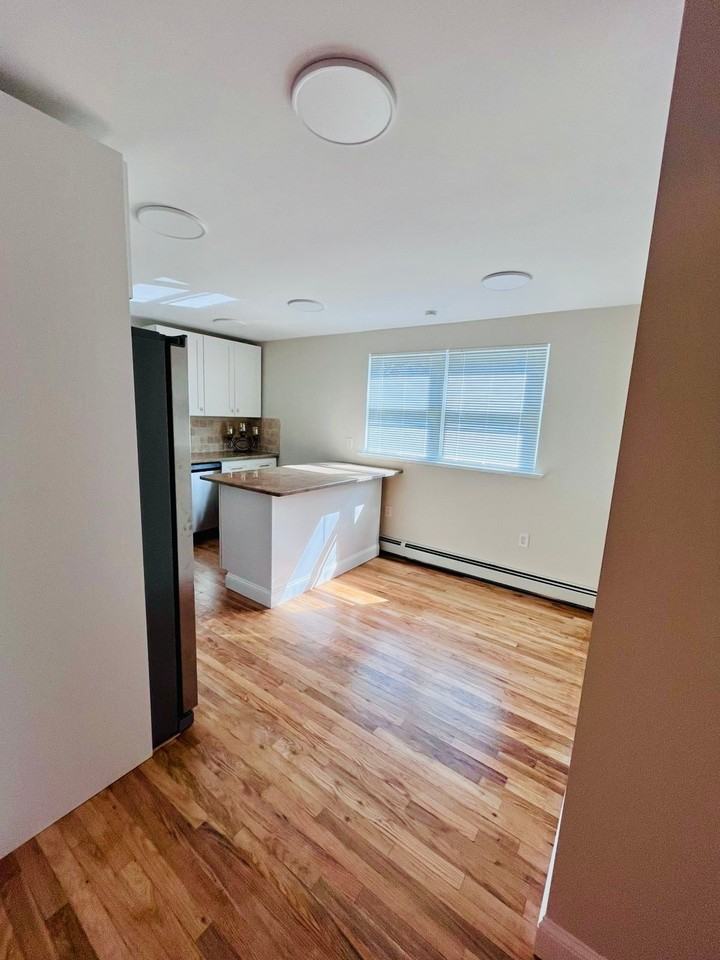 340 Maple St #A - Photo 3 of 11