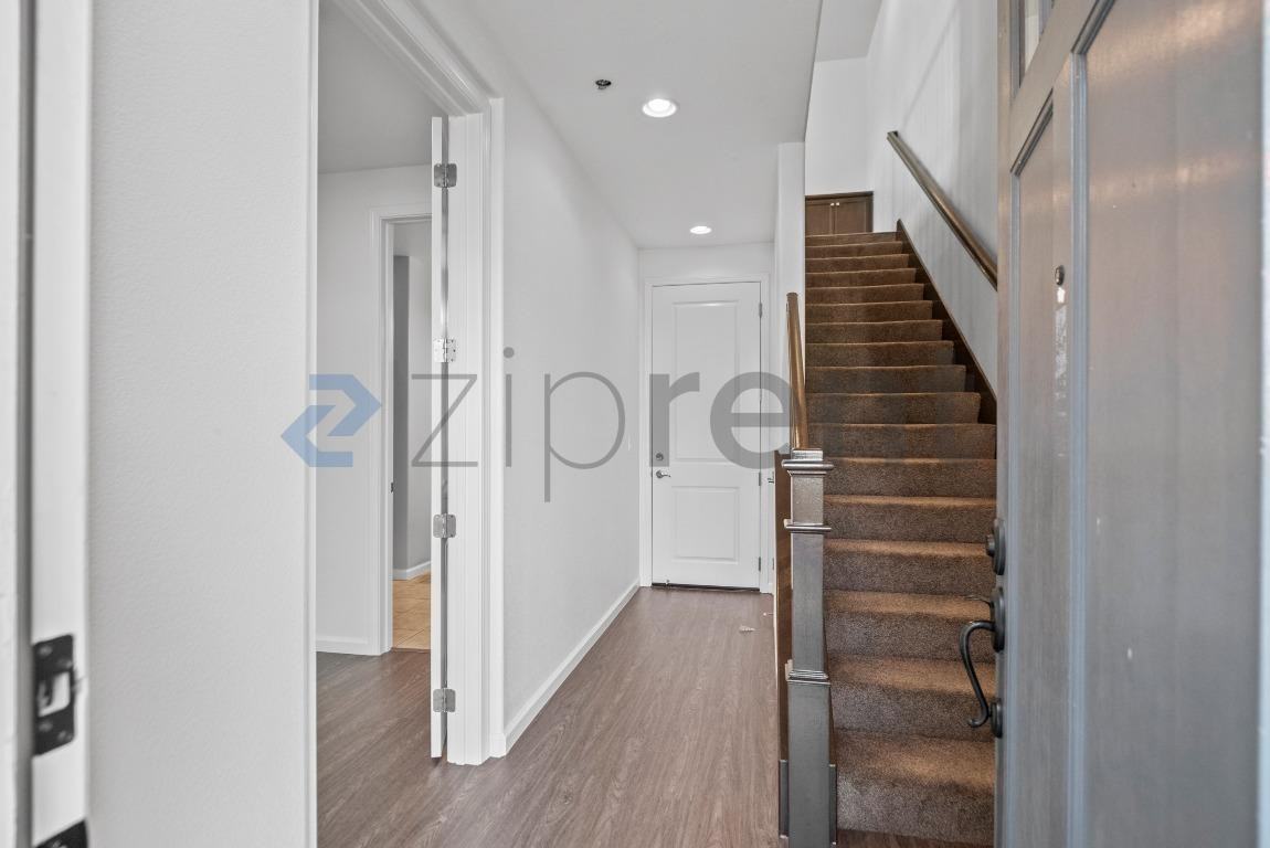 4271 Sunset View Dr - Photo 5 of 35
