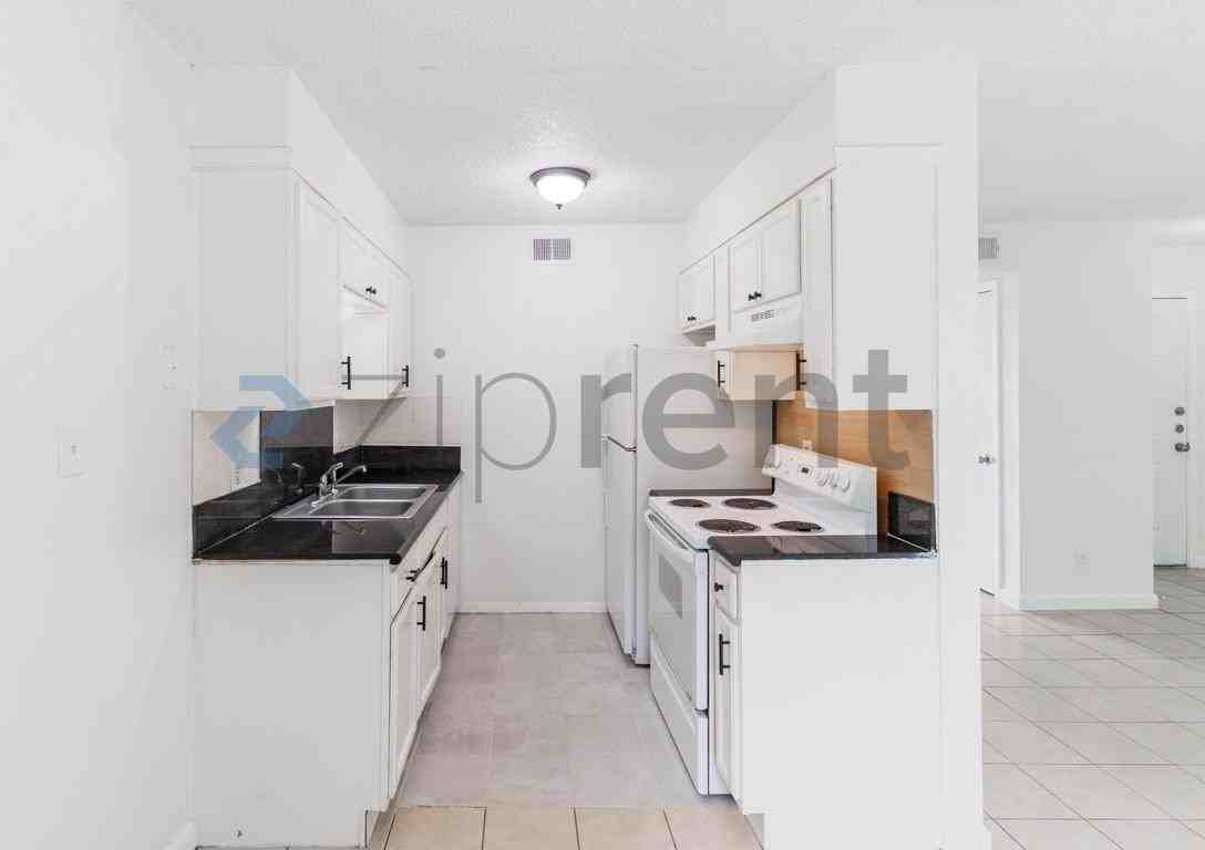 2906 Sweeney Ln #D - Photo 7 of 14