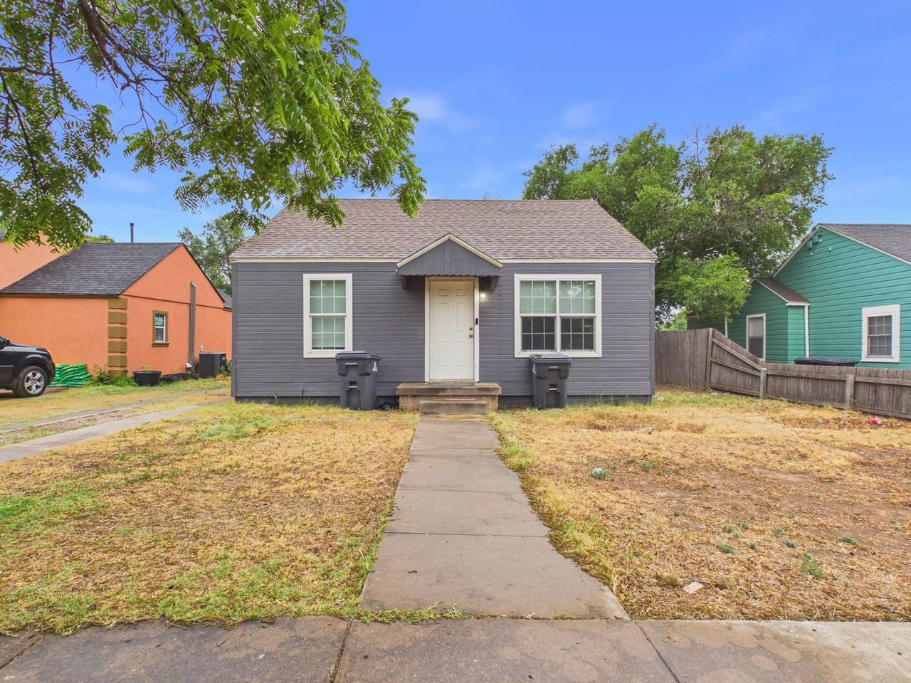 1209 Sw 20th Ave - Photo 3 of 4