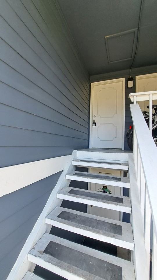 1934 Lincoln Ave Se #203 - Photo 4 of 32