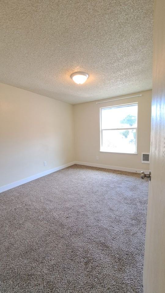 1934 Lincoln Ave Se #203 - Photo 7 of 32
