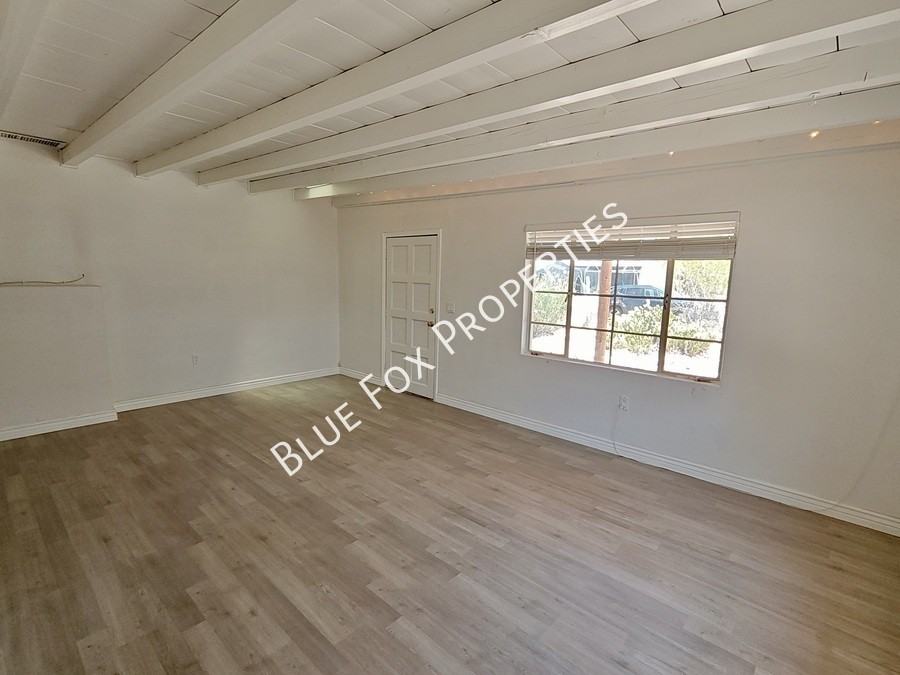 2233 N Isabel Blvd - Photo 3 of 42