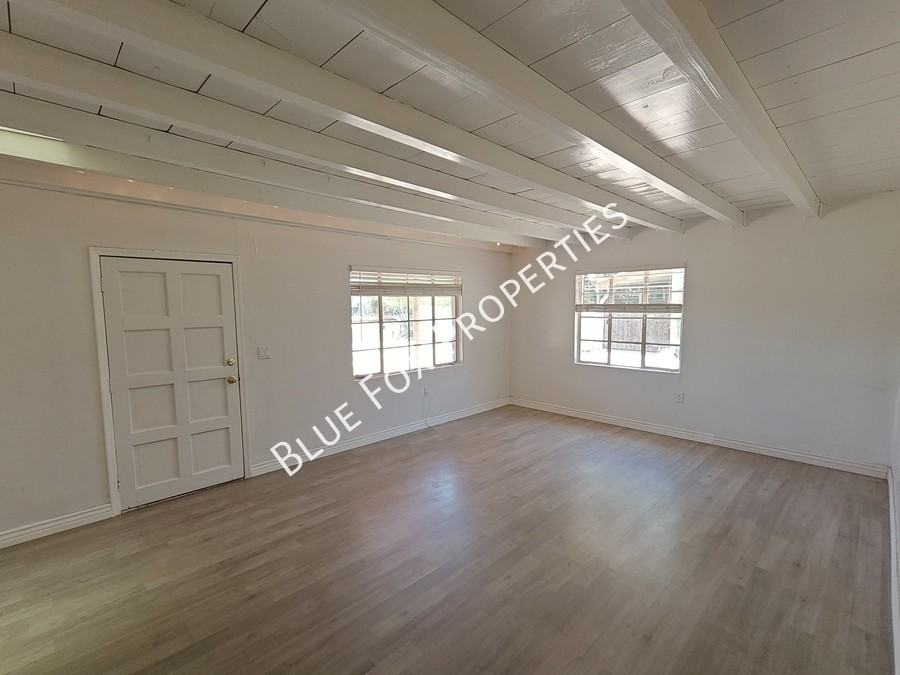 2233 N Isabel Blvd - Photo 4 of 42