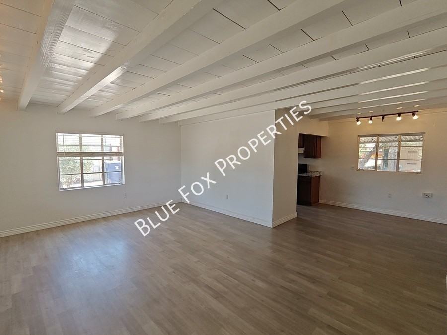 2233 N Isabel Blvd - Photo 5 of 42