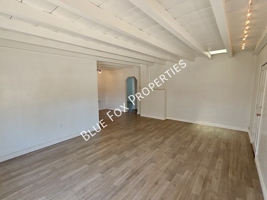 2233 N Isabel Blvd - Photo 6 of 42