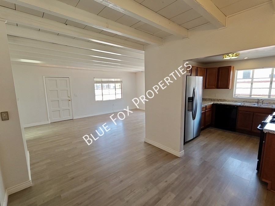 2233 N Isabel Blvd - Photo 7 of 42