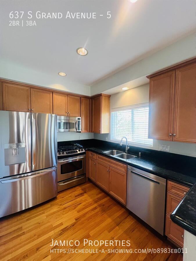 637 S Grand Ave #5 - Photo 3 of 13