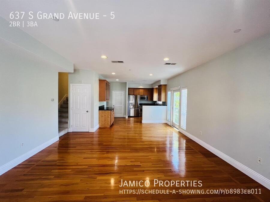 637 S Grand Ave #5 - Photo 4 of 13