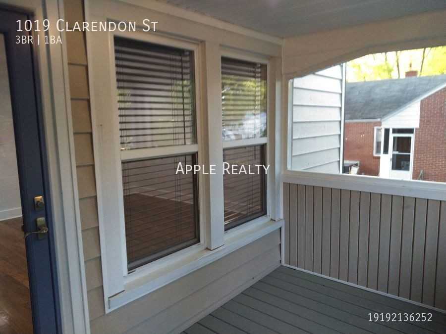 1019 Clarendon St - Photo 2 of 10