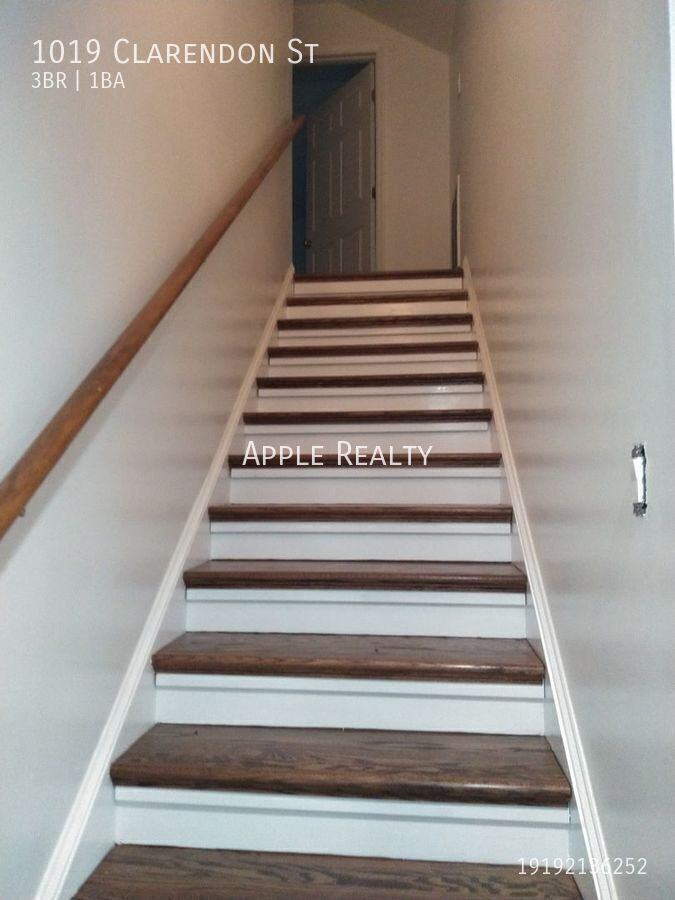 1019 Clarendon St - Photo 6 of 10