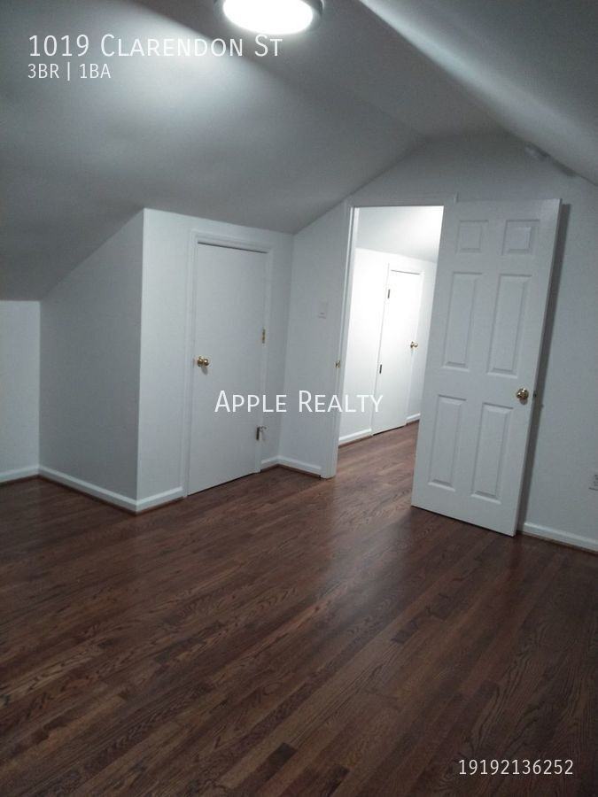1019 Clarendon St - Photo 7 of 10