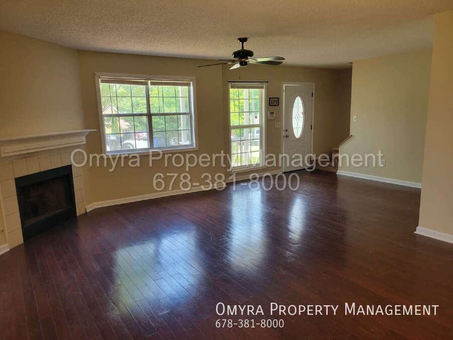 1060 Hillsborough Chase Nw - Photo 2 of 19