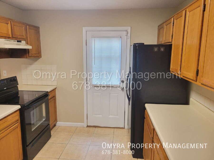 1060 Hillsborough Chase Nw - Photo 5 of 19