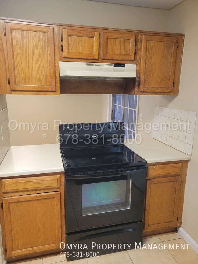 1060 Hillsborough Chase Nw - Photo 7 of 19