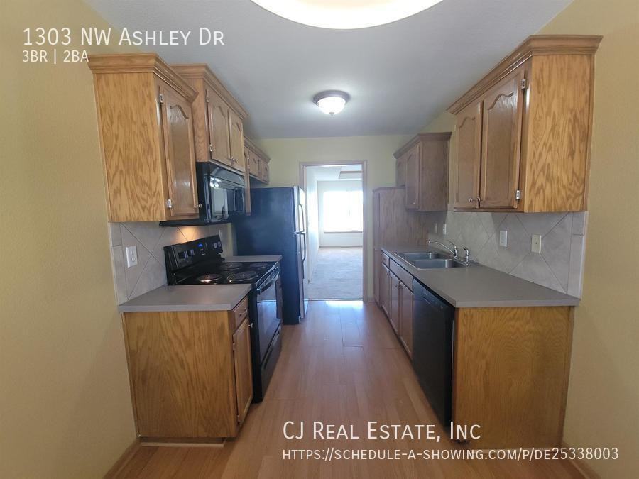 1303 Nw Ashley Dr - Photo 3 of 10