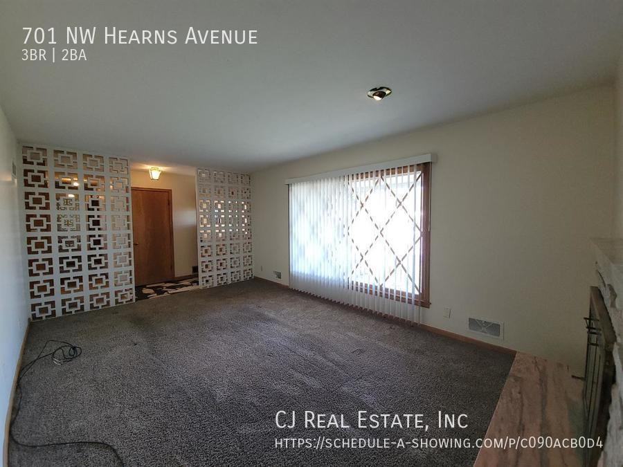 701 Nw Hearnes Ave - Photo 2 of 10