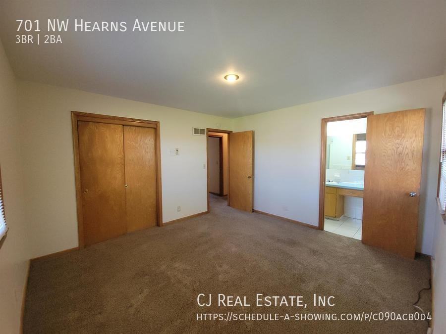 701 Nw Hearnes Ave - Photo 5 of 10