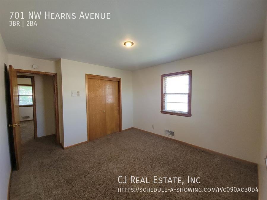701 Nw Hearnes Ave - Photo 6 of 10