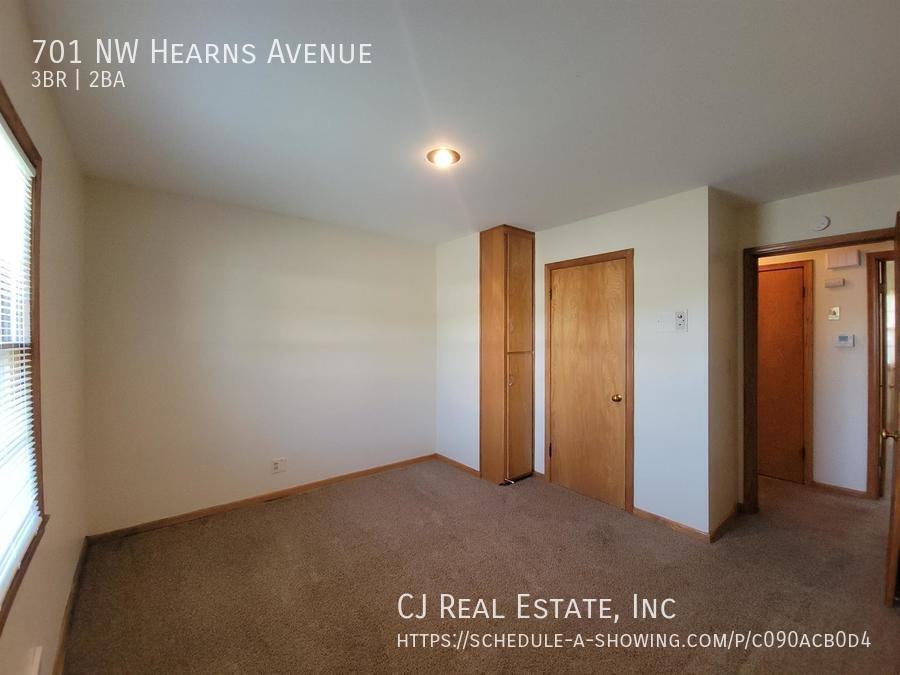 701 Nw Hearnes Ave - Photo 7 of 10