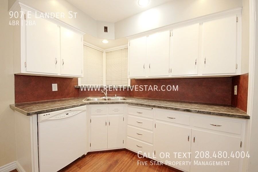 907 E Lander St - Photo 6 of 18