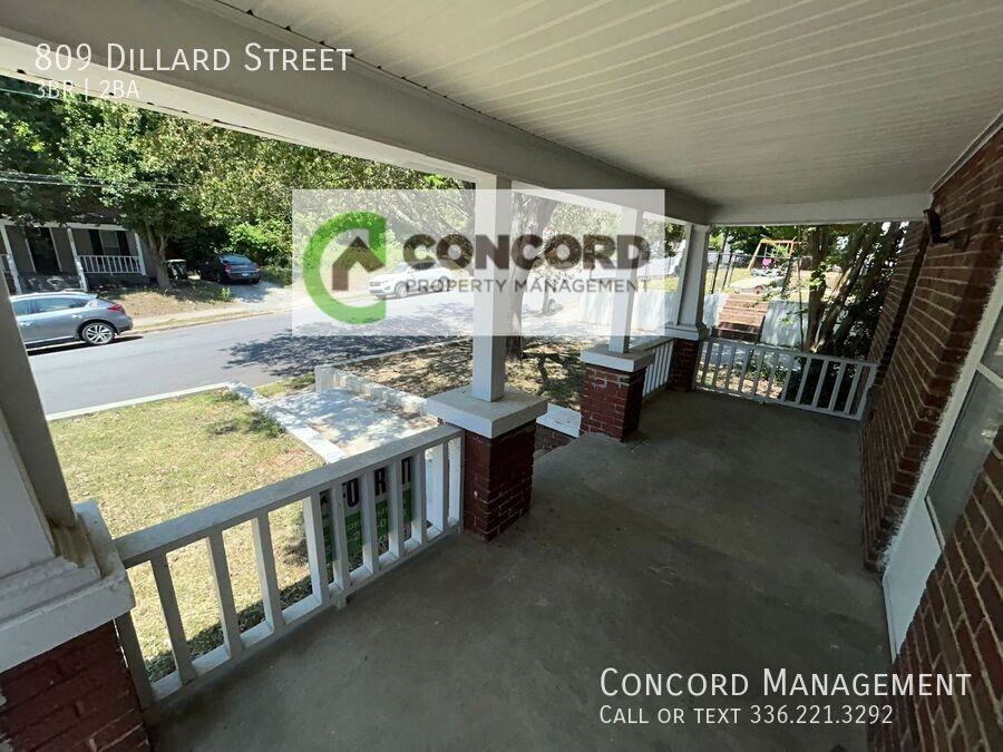 809 Dillard St - Photo 2 of 20