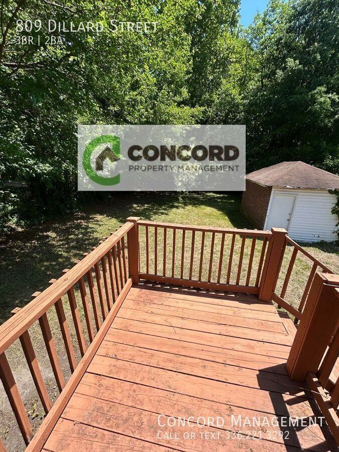 809 Dillard St - Photo 4 of 20