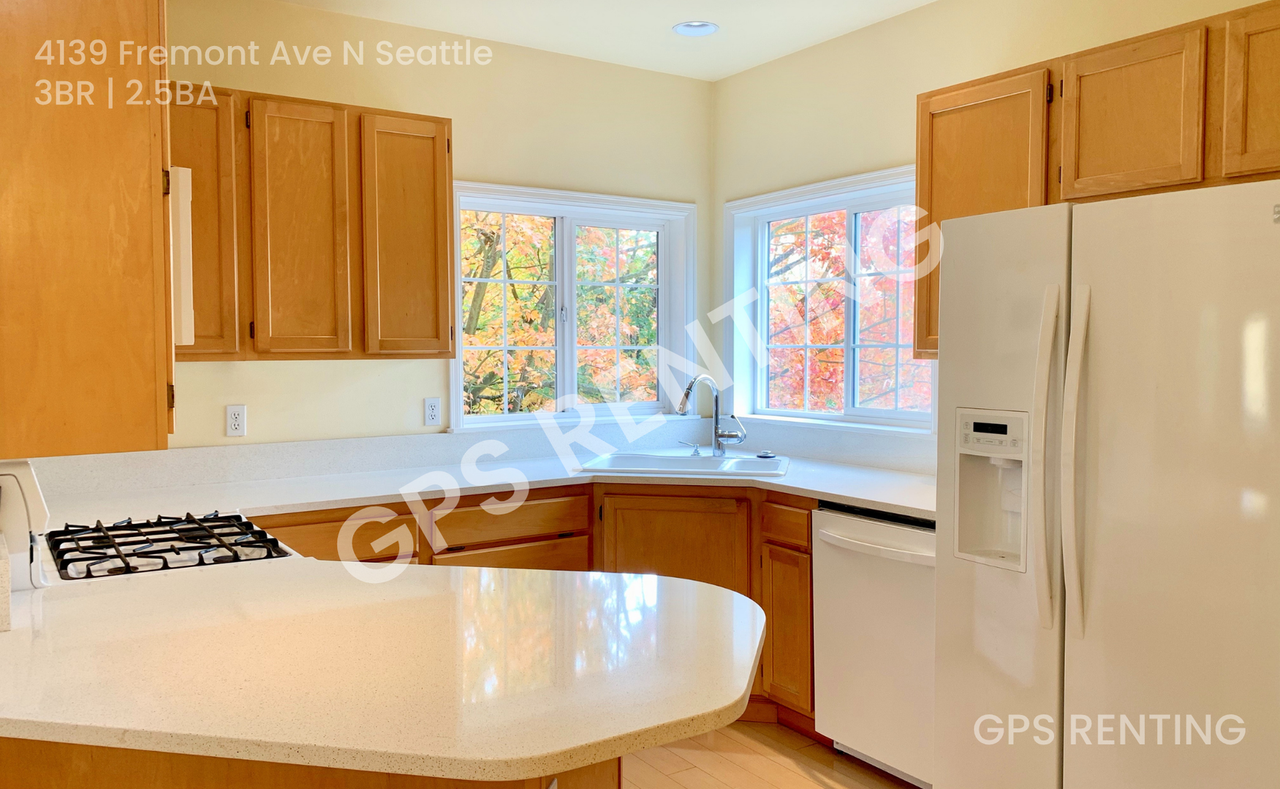 4139 Fremont Ave N - Photo 7 of 19