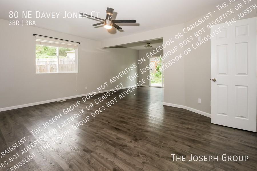 80 Ne Davey Jones Ct - Photo 2 of 25