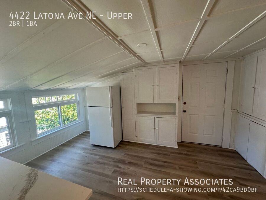 4422 Latona Ave Ne - Photo 3 of 16