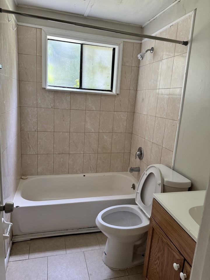 5147 Westchase Ct #1 - Photo 5 of 6