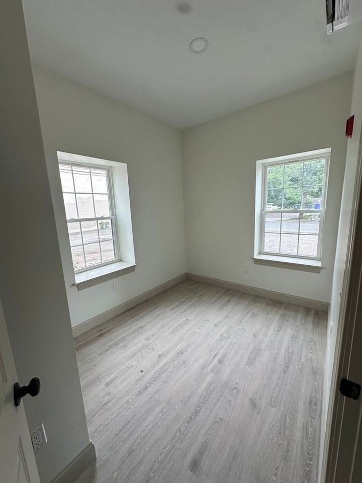 531 Smith St #103 - Photo 2 of 5