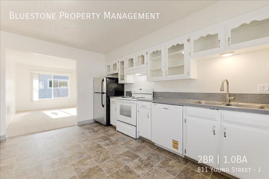 811 Young St #J - Photo 6 of 15