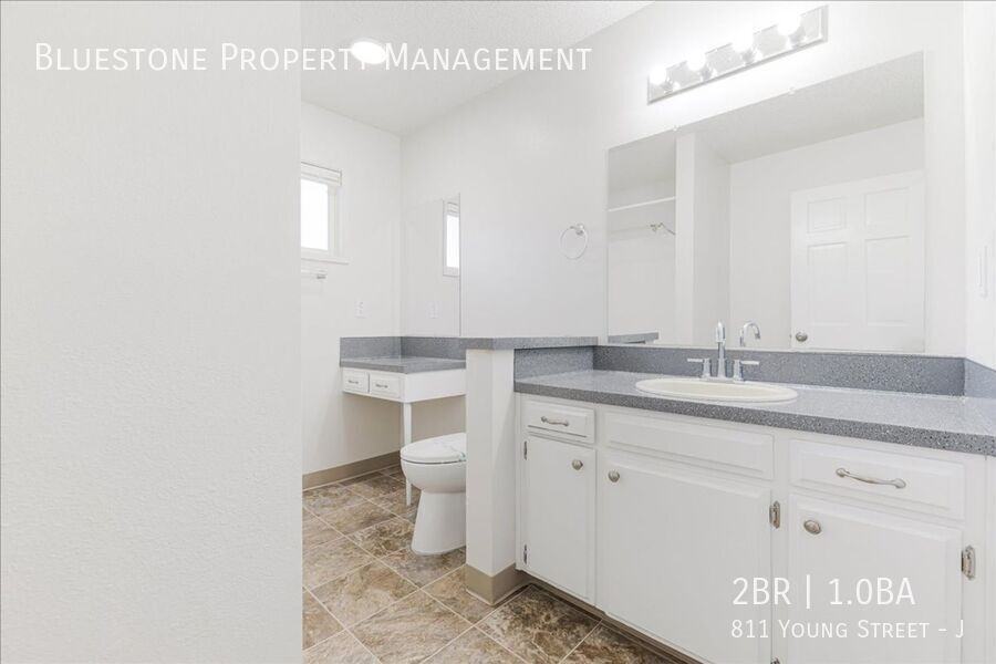 811 Young St #J - Photo 7 of 15