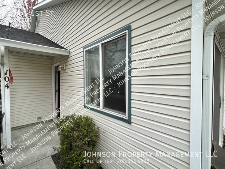 104 S 1st St - Photo 2 of 12