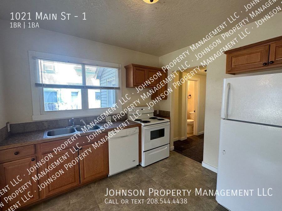1021 Main St #1 - Photo 4 of 10